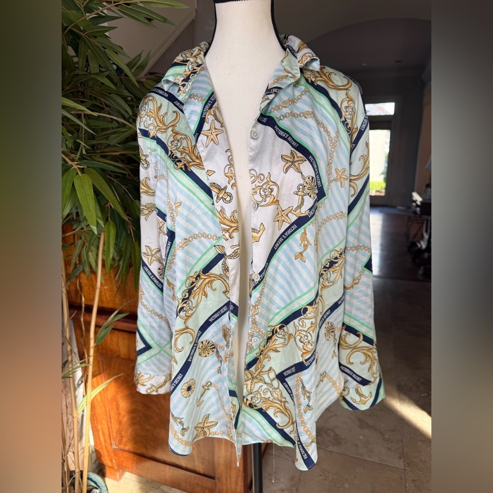 VICTORIAS SECRET size medium, long sleeve ladies pajama top very good condition - Picture 3 of 8